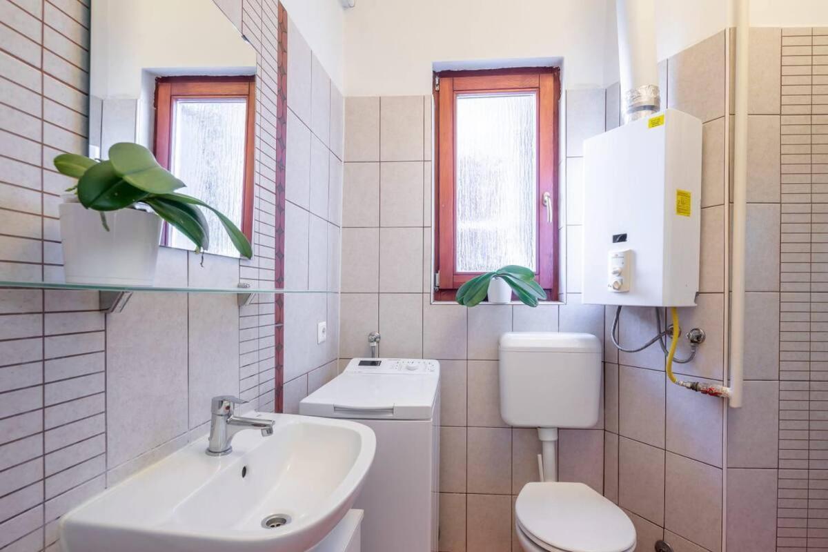 Vamhaz Boulevard Apartments Budapest Luaran gambar