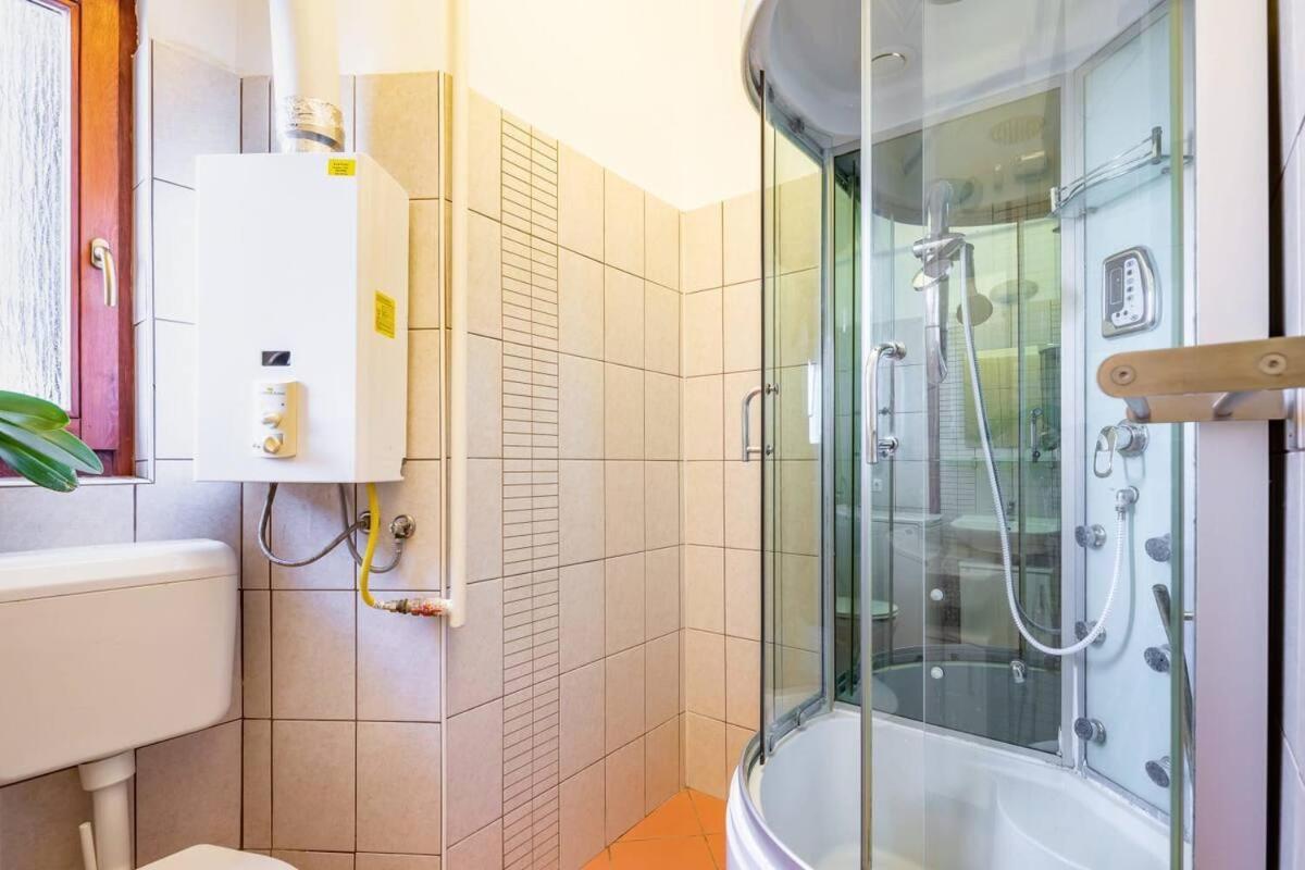 Vamhaz Boulevard Apartments Budapest Luaran gambar