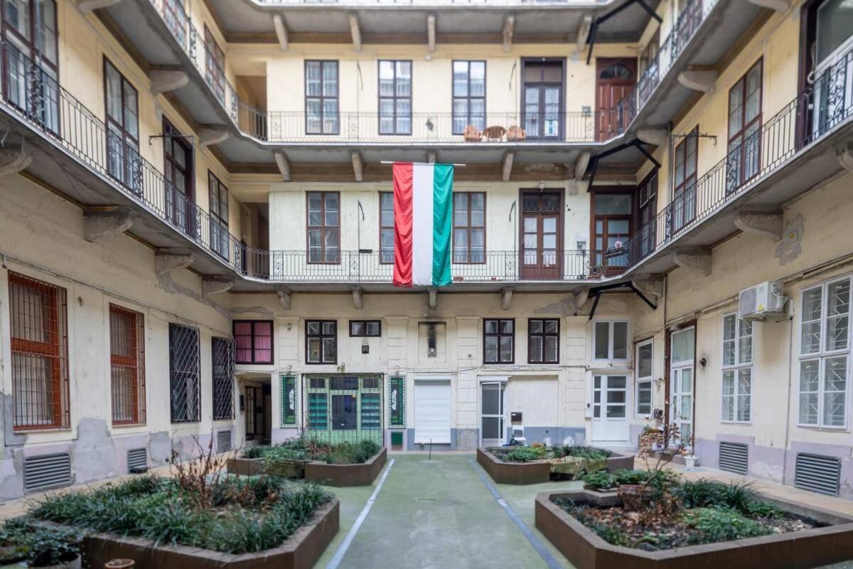 Vamhaz Boulevard Apartments Budapest Luaran gambar