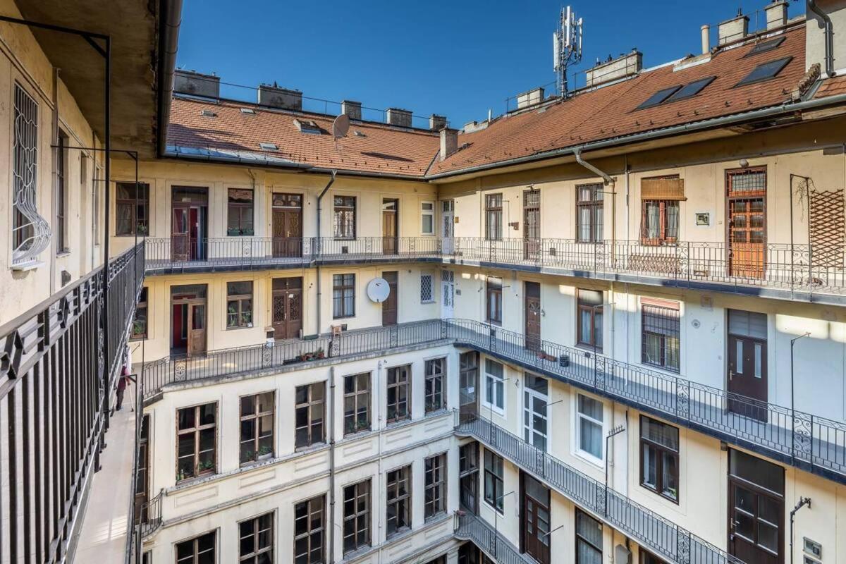 Vamhaz Boulevard Apartments Budapest Luaran gambar