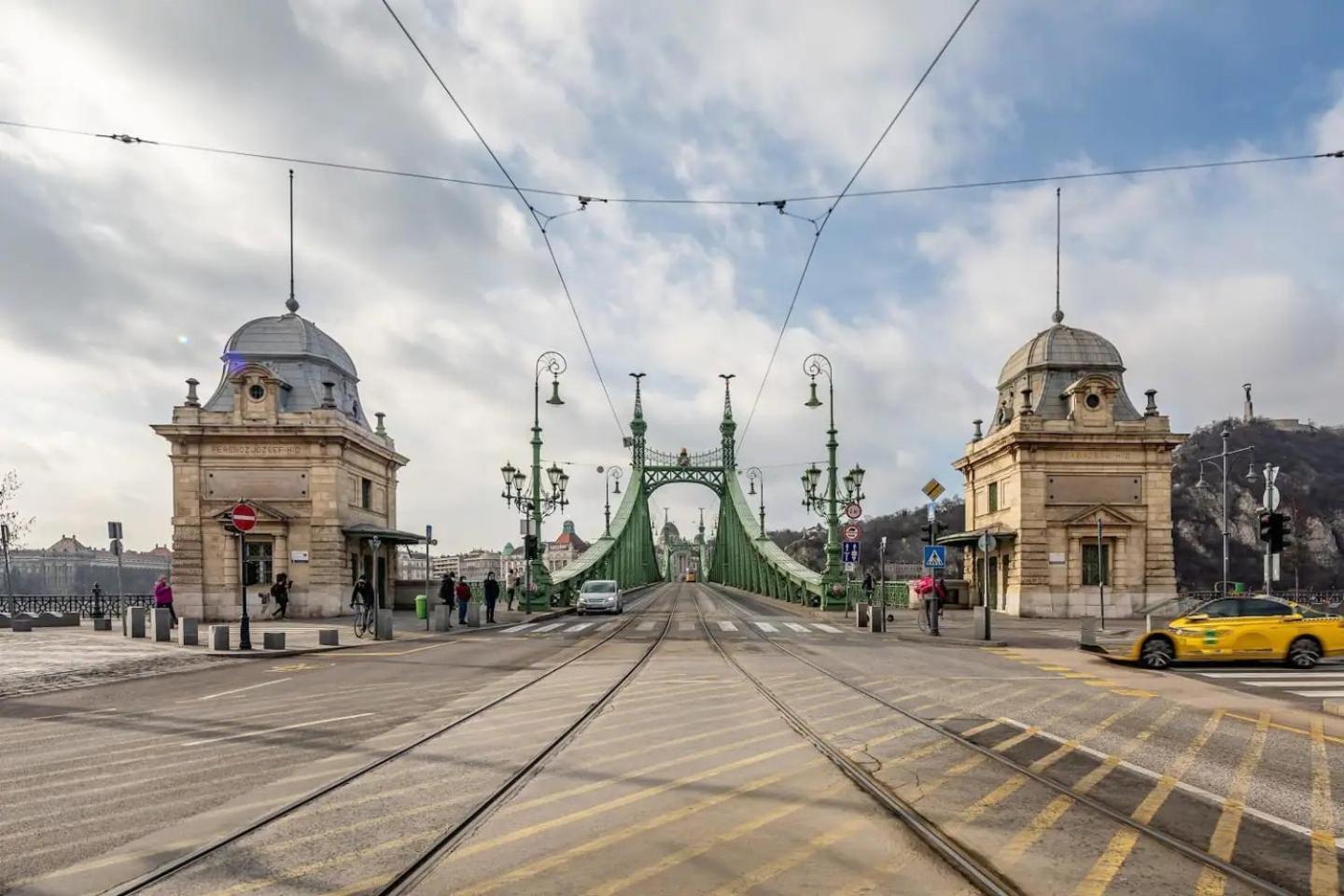 Vamhaz Boulevard Apartments Budapest Luaran gambar